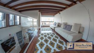 Χώρος καθιστικού στο Atrium Miraflores Hotel