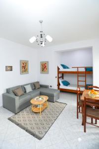 Posezení v ubytování Lungomare Beach Apartment - by EKA Luxury Apartments
