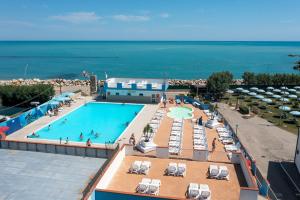 Bazén v ubytování Camping Roseto degli Abruzzi nebo v jeho okolí