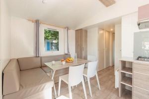 Kuchyň nebo kuchyňský kout v ubytování Camping Roseto degli Abruzzi