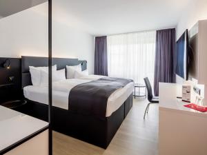 Postelja oz. postelje v sobi nastanitve DORMERO Hotel Weimar