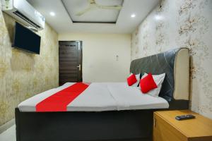 Postel nebo postele na pokoji v ubytování Hotel O K10 + 25 fotografií