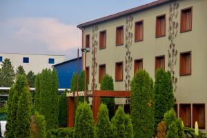 a building with trees in front of it at Hotel Arena in Târgu-Mureş