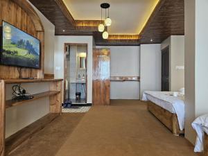 Postel nebo postele na pokoji v ubytování Hotel Golden Orchid