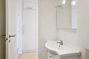 Vannituba majutusasutuses Bright and Inviting Apartment with Garden View in Viby +17 fotot