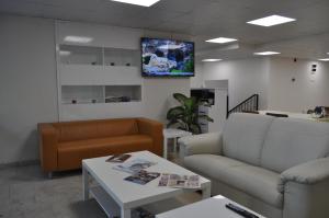 TV a/nebo společenská místnost v ubytování Merkez Otel