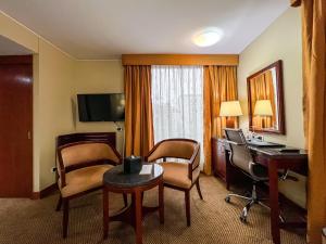 TV a/nebo společenská místnost v ubytování Hotel Stanford
