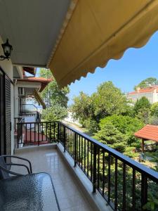 A balcony or terrace at Manos Kritikakis Apartments