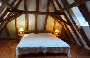 Postel nebo postele na pokoji v ubytování Les Maisons de Marzac + 79 fotografií