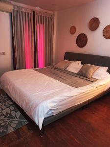 Postel nebo postele na pokoji v ubytování Cassia Riverside Villa