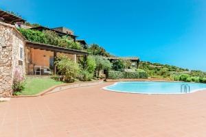 Bazén v ubytování Villa Gaia, Chia Sea View and Pool nebo v jeho okolí