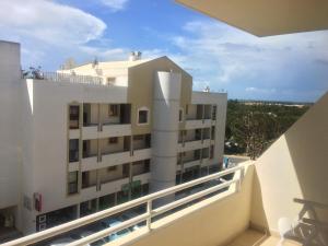 una vista desde el balcón de un edificio en Moura 11, en Vilamoura