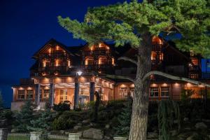 a large house at night with a tree at Hotel Seidorf in Karpacz +89 photos