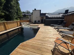 Bazén v ubytování Das Goldjuwel - Luxury Apartments with private Spa nebo v jeho okolí