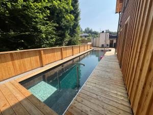 Bazén v ubytování Das Goldjuwel - Luxury Apartments with private Spa nebo v jeho okolí