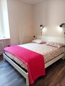 Ένα ή περισσότερα κρεβάτια σε δωμάτιο στο Central beautiful flat a pochi passi dal lago