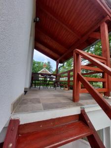 Balkón nebo terasa v ubytování Laurus Vendéghàz