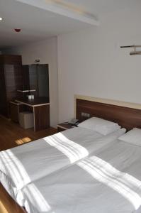 Postel nebo postele na pokoji v ubytování Merkez Otel
