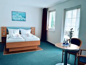 Postel nebo postele na pokoji v ubytování Hotel Granitz