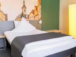 Postel nebo postele na pokoji v ubytování B&B Hotel Aalen