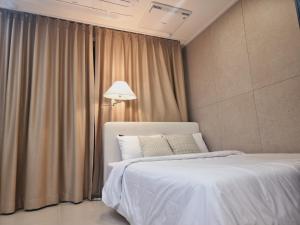 Ένα ή περισσότερα κρεβάτια σε δωμάτιο στο 부산 서면 레지던스 신축 힐링 하우스 +30 φωτογραφίες