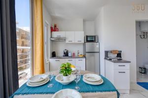 Kuchyň nebo kuchyňský kout v ubytování Studio home with sofa bed close to Valletta with Wifi by 360 Estates