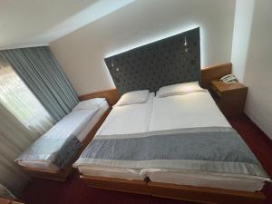 a bedroom with a large bed and a window at Hôtel des Trois Rois in Le Locle
