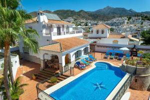 Fotografia z galérie ubytovania Villa Loly by Villa Plus v destinácii Nerja