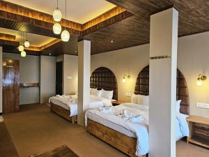 Postel nebo postele na pokoji v ubytování Hotel Golden Orchid