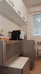 a kitchen with a counter top with a microwave at Maison Montfermeil T2 proche Disney, CDG et Val d'Europe in Pantin