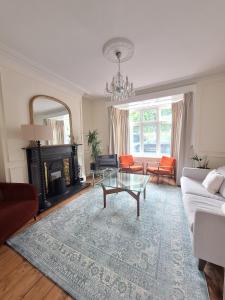 Foto sihtkohas Blackrock asuva majutusasutuse Elegant Seaside 3 BR Home galeriist