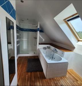 a attic bathroom with a tub and a shower at MAISON DE CAMPAGNE à LA MER pour un COUP DE COEUR in Étretat +22 photos