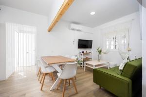 TV a/nebo společenská místnost v ubytování Mayo Village Suites - Conil de la Frontera + 75 fotografií