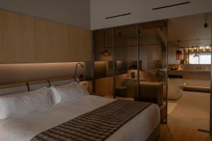 Una cama o camas en una habitación de The Blackpine Hotel - Small Luxury Hotels