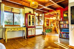 a room with a desk and bookshelves in a house at Oasis del Sur in Villa La Angostura
