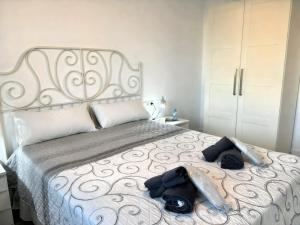 En eller flere senge i et værelse på Lovely World - La Nogalera + 29 billeder