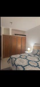 Una cama o camas en una habitación de Apartment with pool two minutes from BlueMall