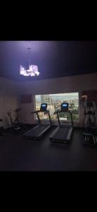 Gimnasio o equipo deportivo en Apartment with pool two minutes from BlueMall