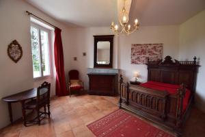 Postel nebo postele na pokoji v ubytování Maison à la campagne pour 8 personnes - Clévacances 3 clés + 18 fotografií