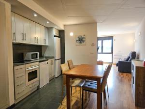Kuchyň nebo kuchyňský kout v ubytování Apartamentos La Solana Deluxe 3000