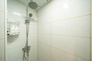 Uma casa de banho em Bundside NJE 3BR Suite