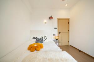 Uma cama ou camas num quarto em Bundside NJE 3BR Suite