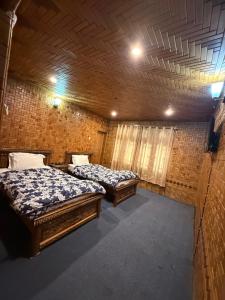 Summit guest house skardu客房内的一张或多张床位