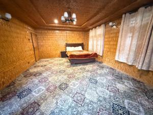 Summit guest house skardu客房内的一张或多张床位