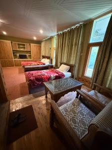Summit guest house skardu客房内的一张或多张床位