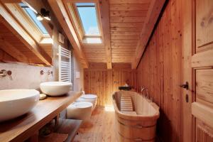 a bathroom with two sinks and a tub and two toilets at Casa Caterina La Thuile in La Thuile +21 photos