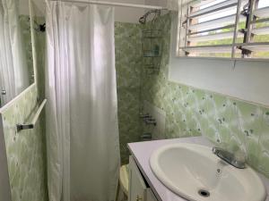 Баня в Shalom Suite 1, Manor Park