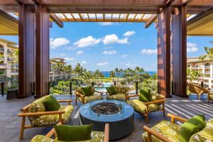 Un balcon sau o terasă la Maui Escape - Elegant Condo, Partial Ocean Views & Resort Perks