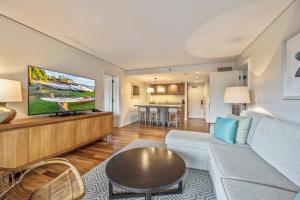 O zonă de relaxare la Maui Escape - Elegant Condo, Partial Ocean Views & Resort Perks