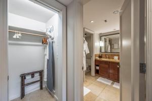 Imagine din galeria proprietății Maui Escape - Elegant Condo, Partial Ocean Views & Resort Perks în Lahaina +9 fotografii